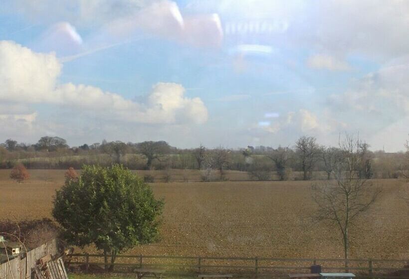 اتاق لوکس با چشم‌انداز باغ, The Railway Inn Westerfield