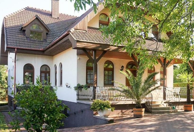 آپارتمان 1 خوابه با چشم‌انداز باغ, Apartman Diófa
