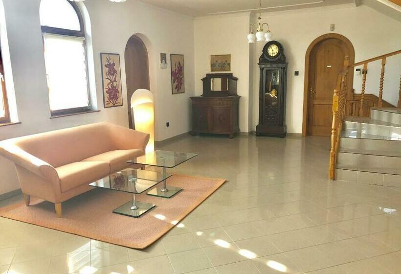 آپارتمان 1 خوابه با چشم‌انداز باغ, Apartman Diófa