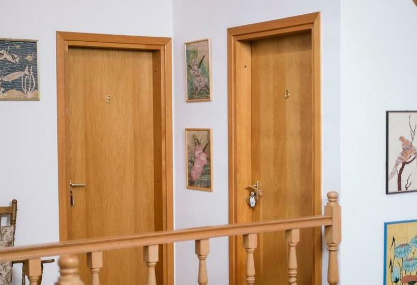 آپارتمان 1 خوابه با چشم‌انداز باغ, Apartman Diófa