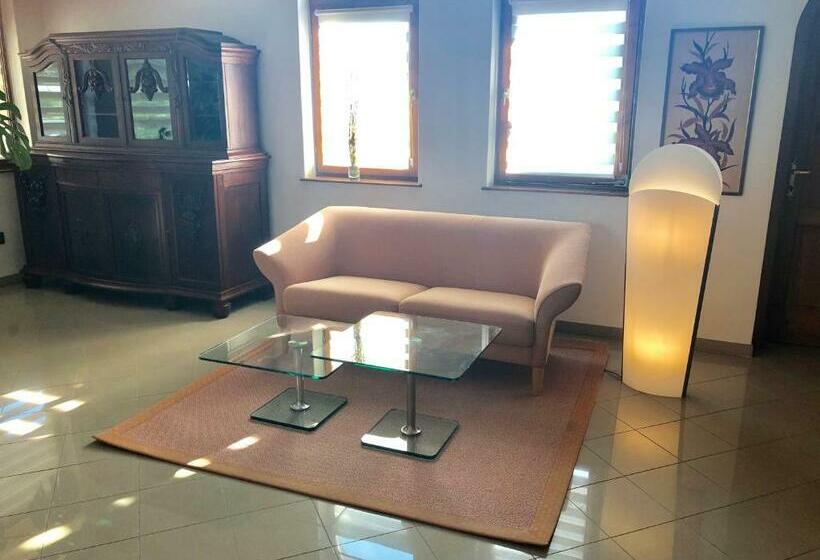 آپارتمان 1 خوابه با چشم‌انداز باغ, Apartman Diófa