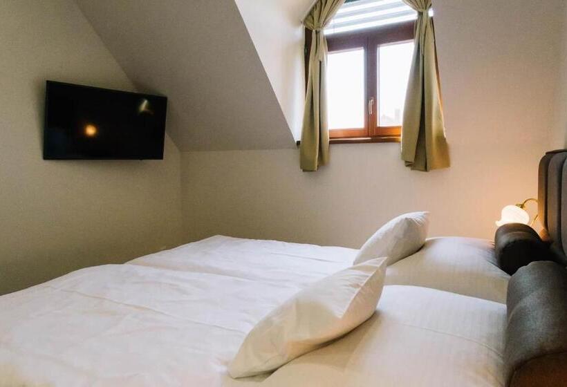 آپارتمان 1 خوابه با چشم‌انداز باغ, Apartman Diófa