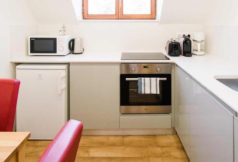 آپارتمان 1 خوابه با چشم‌انداز باغ, Apartman Diófa