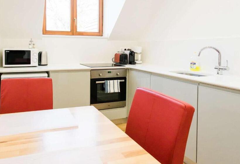 آپارتمان 1 خوابه با چشم‌انداز باغ, Apartman Diófa