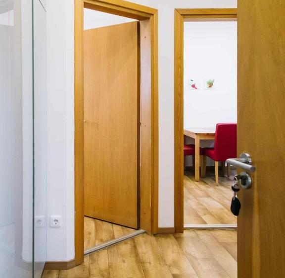 آپارتمان 1 خوابه با چشم‌انداز باغ, Apartman Diófa