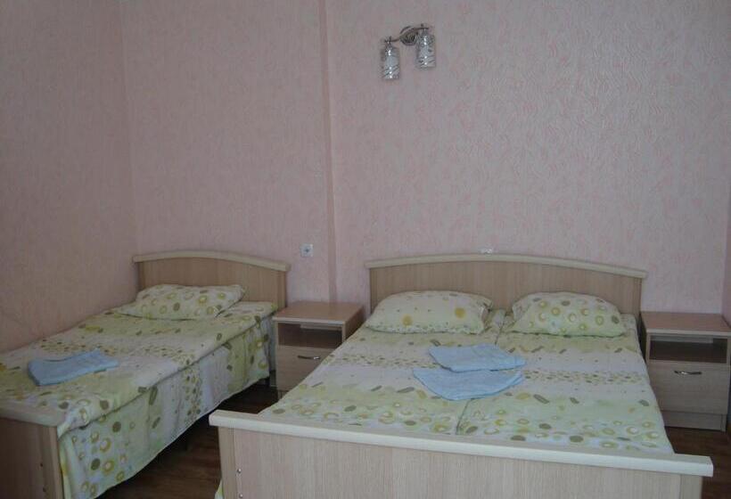 اتاق استاندارد سه نفره, Chicho Guesthouse