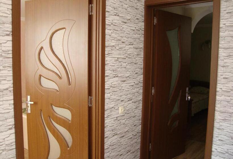 اتاق استاندارد سه نفره, Chicho Guesthouse