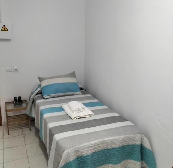 اتاق خانوادگی, Ochomin Hostel