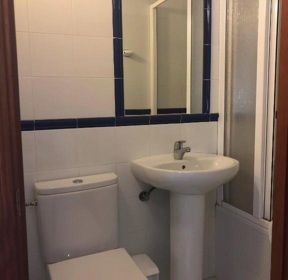 اتاق استاندارد سه نفره, Ochomin Hostel