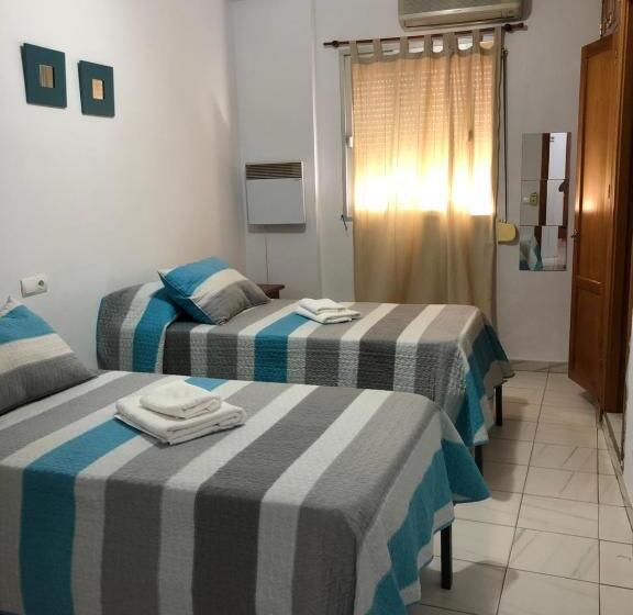 اتاق استاندارد سه نفره, Ochomin Hostel