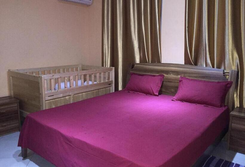 آپارتمان 1 خوابه با چشم‌انداز استخر, Niv Villa