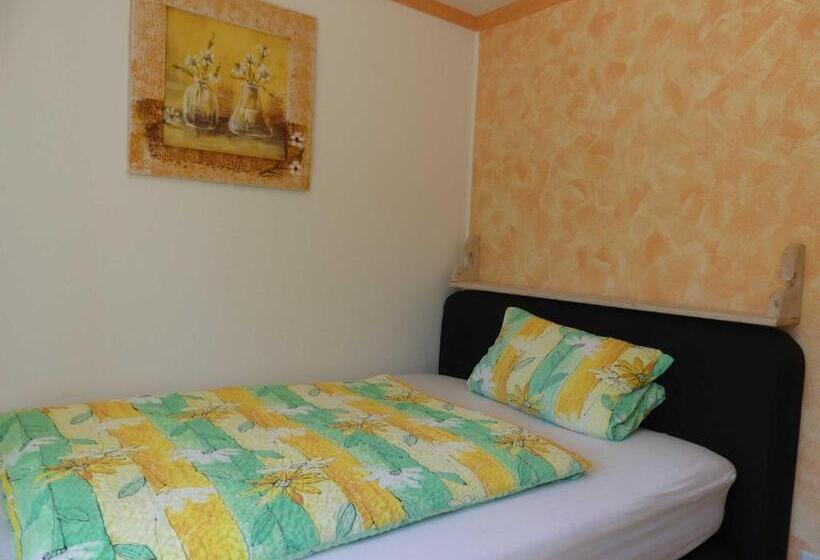 اتاق استاندارد یک نفره, Pension Holzerstube
