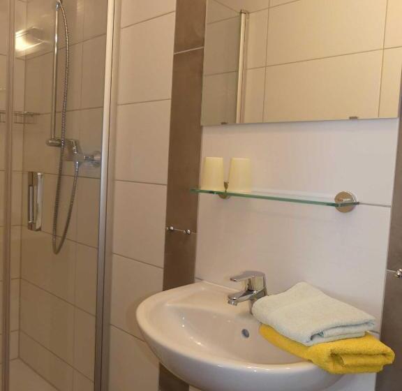 اتاق استاندارد سه نفره, Pension Holzerstube