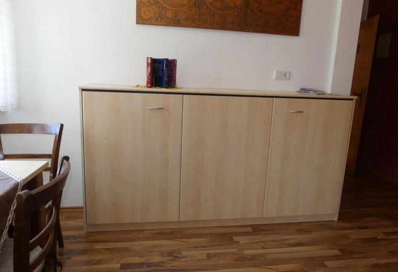 اتاق استاندارد سه نفره, Pension Holzerstube