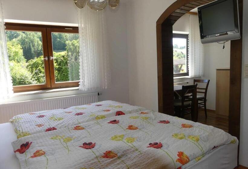 اتاق استاندارد سه نفره, Pension Holzerstube