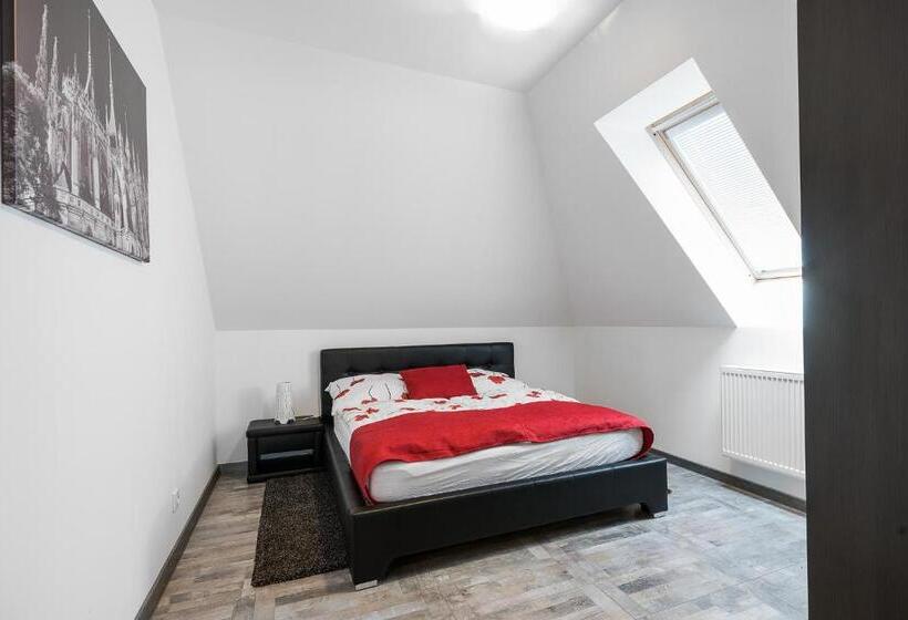 آپارتمان 2 خوابه, Apartments Benešova 6