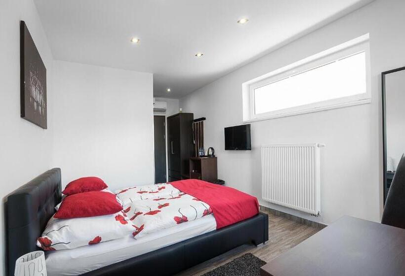 اتاق استاندارد با بالکن, Apartments Benešova 6