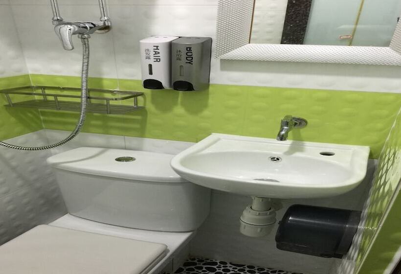 اتاق خانوادگی, Skyview Hostel