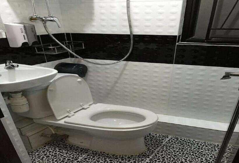 اتاق استاندارد یک نفره, Skyview Hostel