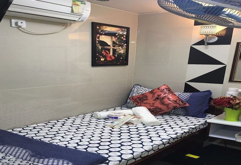 اتاق استاندارد یک نفره, Skyview Hostel