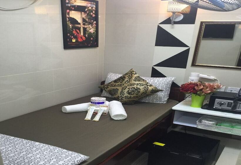اتاق استاندارد یک نفره, Skyview Hostel
