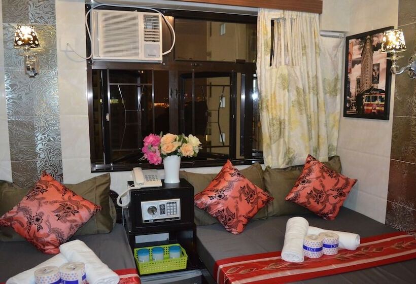 اتاق استاندارد سه نفره, Skyview Hostel