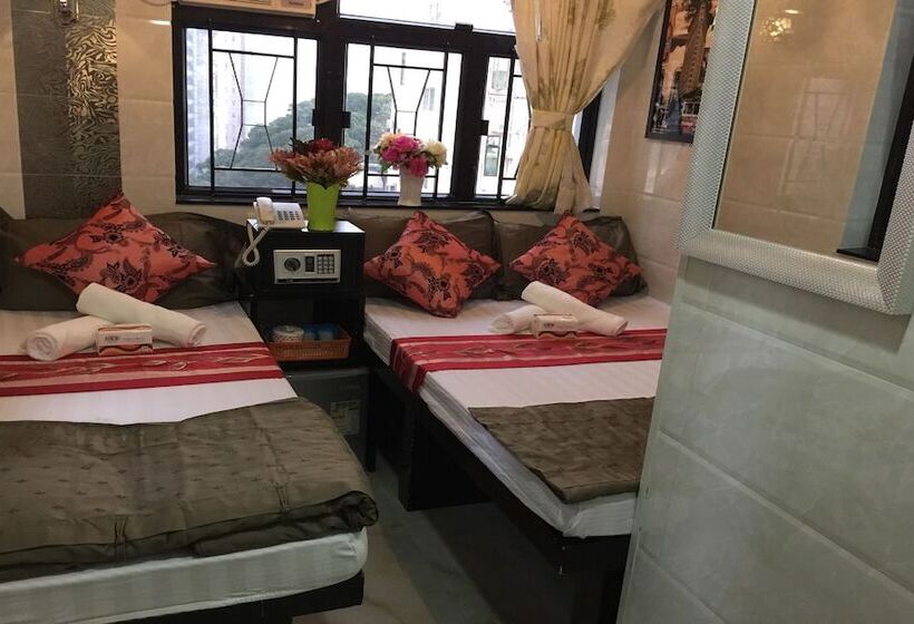 اتاق استاندارد سه نفره, Skyview Hostel