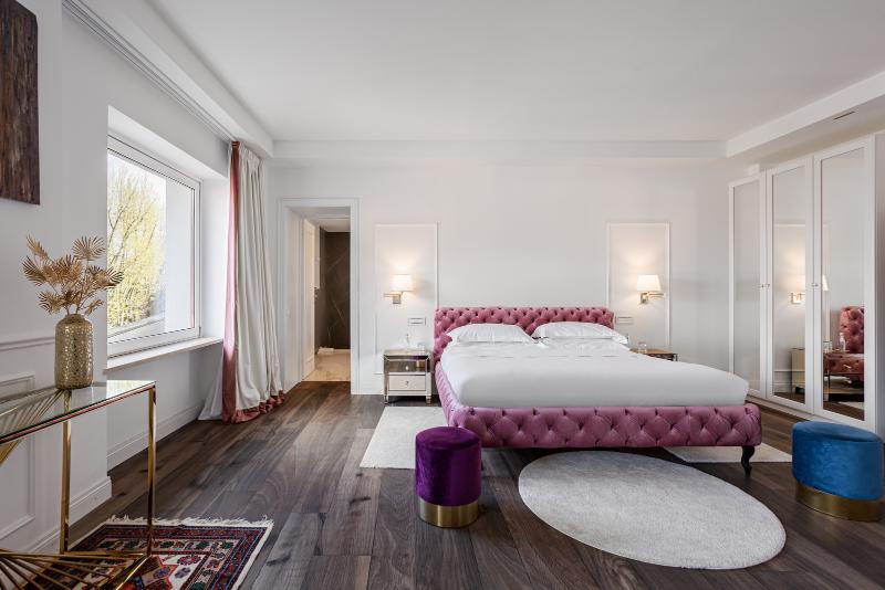 اتاق استاندارد سه نفره, Skyview Hostel