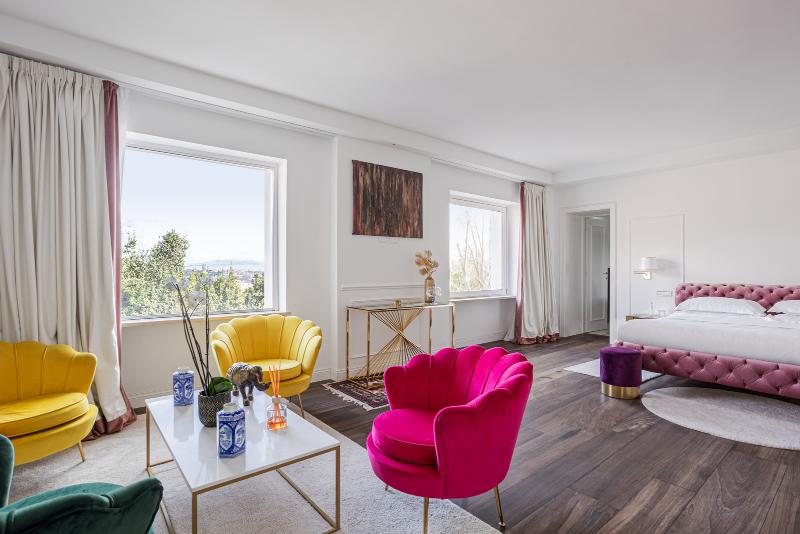 اتاق استاندارد سه نفره, Skyview Hostel