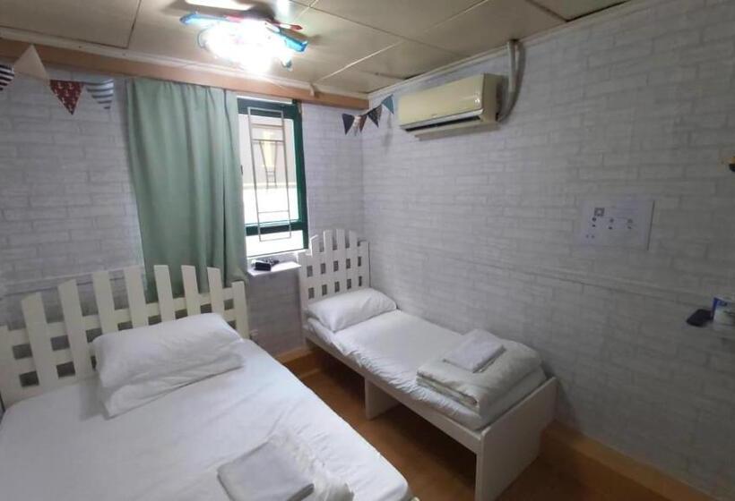 اتاق استاندارد سه نفره, Cozy Inn Jordan Station