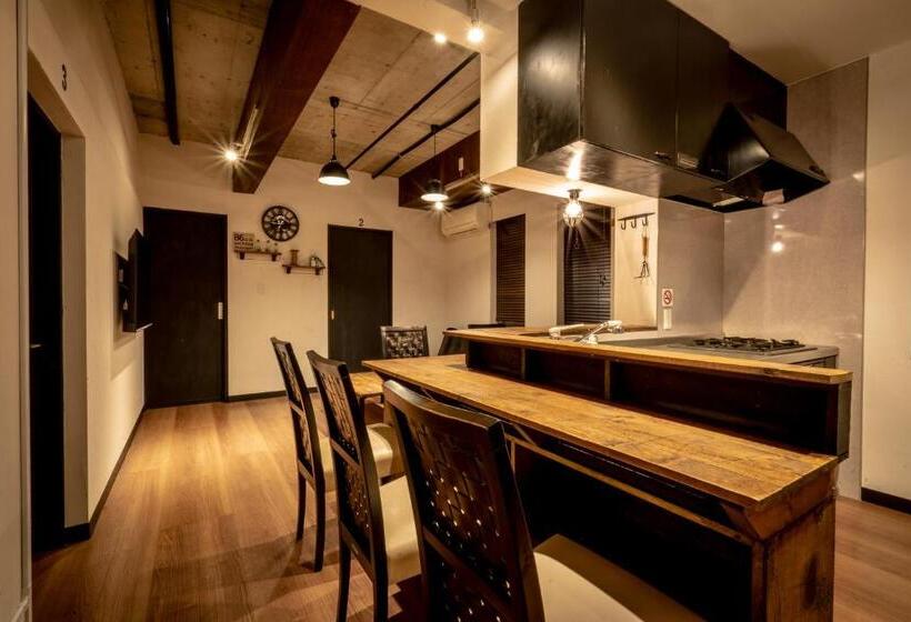 اتاق لوکس خانوادگی, Lifehouse Ippo