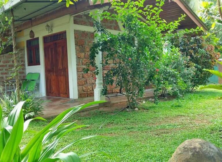 بنگله خانوادگی, Selavi Resort Bentota