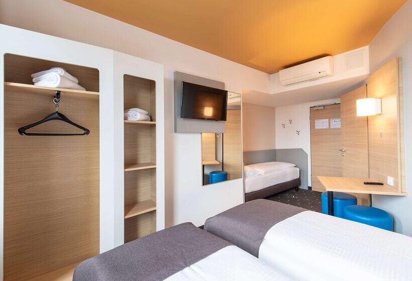 اتاق استاندارد سه نفره, B&b Hotel Landshut