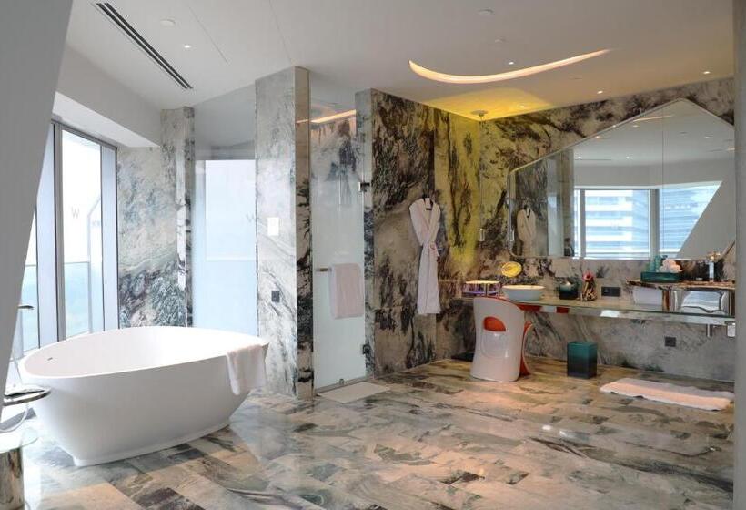 Suite with lake view, W Xian