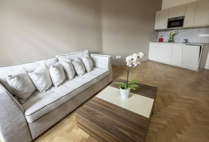 سوییت, Letna Garden Suites