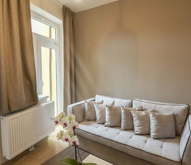 سوییت, Letna Garden Suites