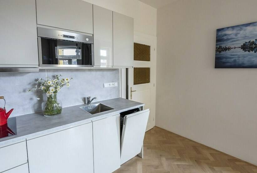 سوییت, Letna Garden Suites