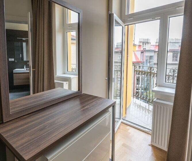 سوییت سوپریور, Letna Garden Suites