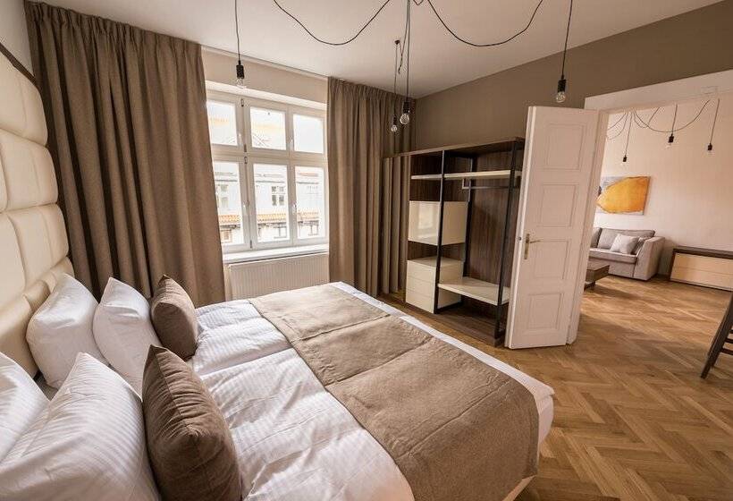 سوییت لوکس, Letna Garden Suites