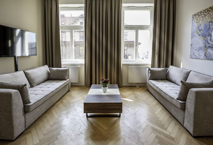 سوییت لوکس, Letna Garden Suites