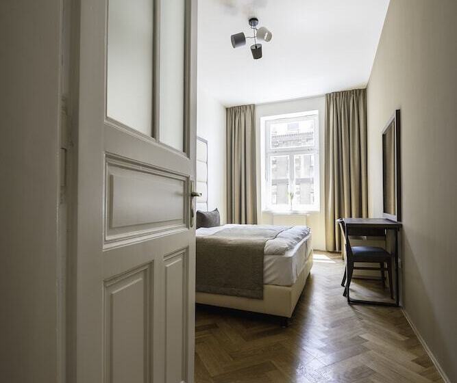استودیوی استاندارد, Letna Garden Suites