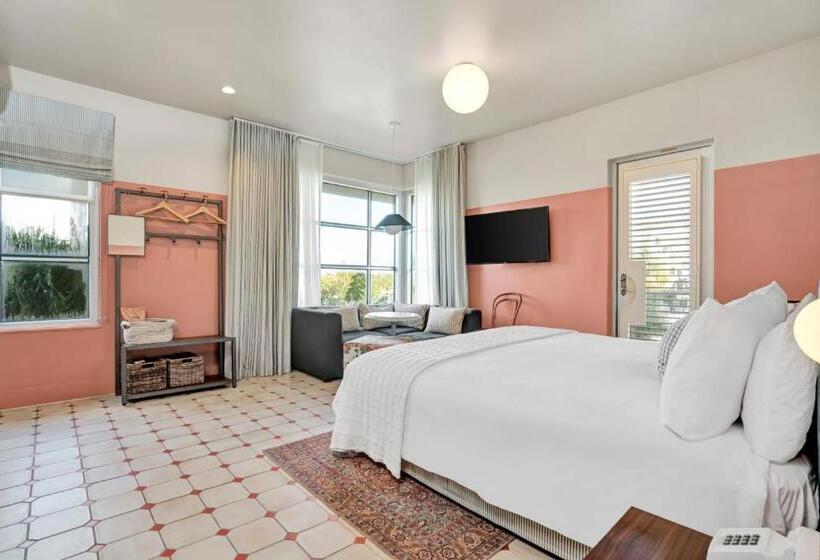 اتاق استاندارد با تخت بزرگ, Trouvail Miami Beach