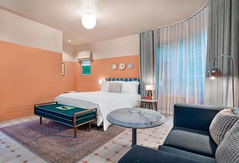 استودیوی استاندارد, Trouvail Miami Beach