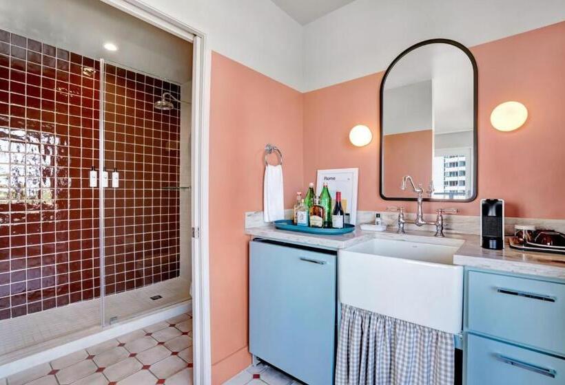 اتاق استاندارد با بالکن, Trouvail Miami Beach
