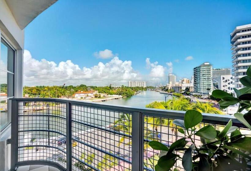 اتاق استاندارد با بالکن, Trouvail Miami Beach