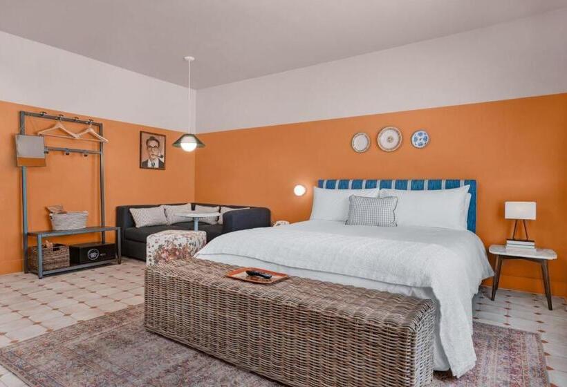 استودیوی لوکس, Trouvail Miami Beach