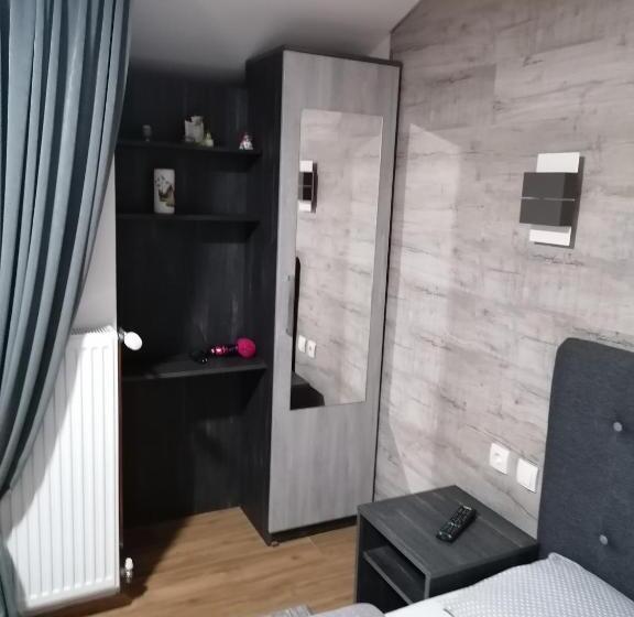 اتاق لوکس با بالکن, Prenoćište Day Holiday