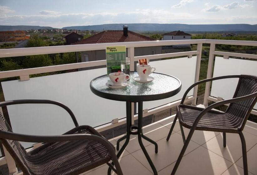 اتاق استاندارد سه تخته با بالکن, Relax Guest House Blagaj