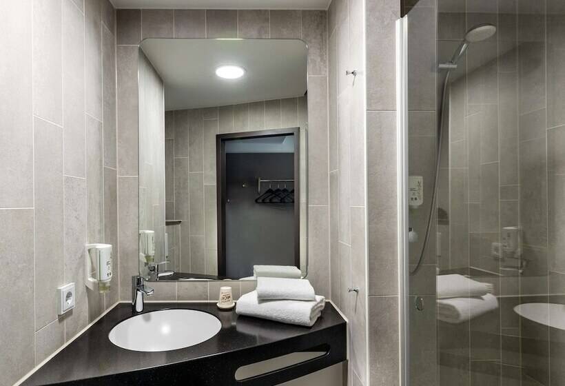 اتاق استاندارد سه نفره, B&b Hotel Neuss