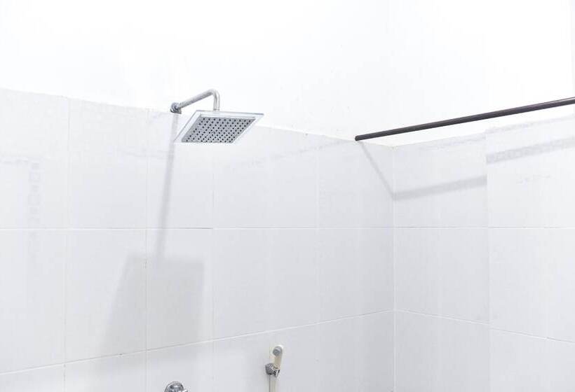 اتاق استاندارد, Reddoorz Near Sultan Hasanuddin Airport 2